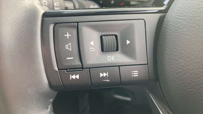 Nissan Qashqai 1.3 DiG-T MH N-Connecta 5dr Petrol Hatchback